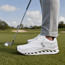 Vita golfskor i textil med snörning och dämpad sula med räfflade hål