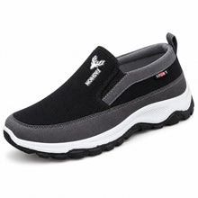 Svarta slip-on-skor med vadderad krage och vit sula, grå sömmar och sportdetalj