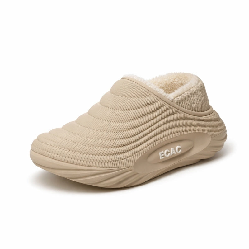 Fodrade tofflor i beige med pälsfoder och halksula