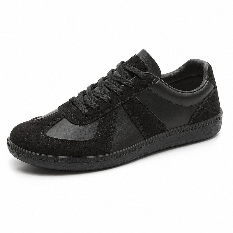 Svarta låga sneakers med snörning, grå paneler och svart gummisula