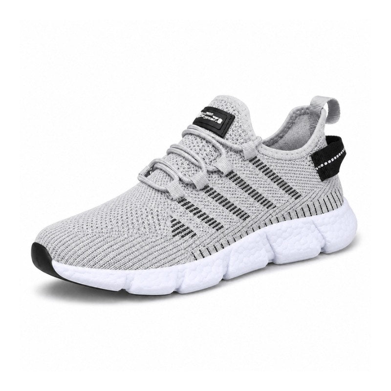 Grå lätta sneakers i ventilerande mesh med vit sula och svart logodetalj