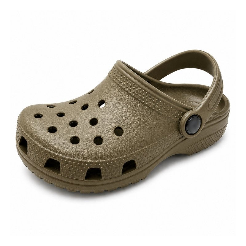 Bruna barntofflor med hål, bred ovandel och hälrem, slip-on för barn.