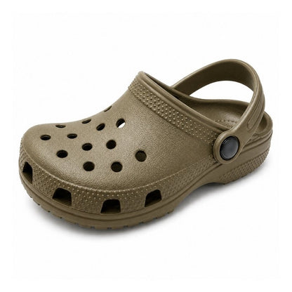 Bruna barntofflor med hål, bred ovandel och hälrem, slip-on för barn.