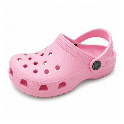 Rosa barntofflor med hålmönster och hälrem, lätta slip-on för sommar.