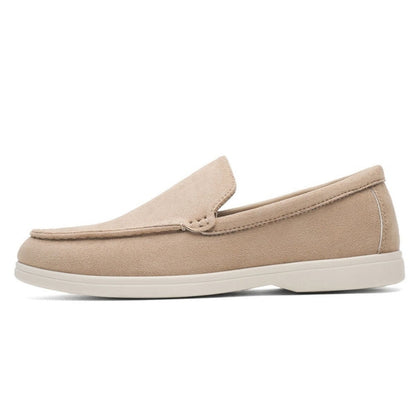 Mockaloafers i ljusbeige med gummisula, slip-on med skuren kant