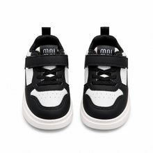 Svarta och vita sneakers för barn med kardborreband och snördetalj