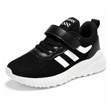 Barnsneakers i ventilerande mesh, svart med vita ränder och kardborrerem.