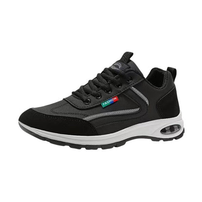 Sneakers i svart med grå detaljer och luftdämpad sula