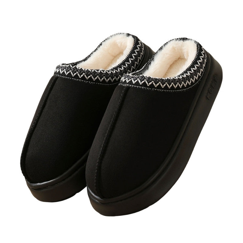 Tofflor i mocka med mjuk innesida, svarta slip-on med zigzagkant