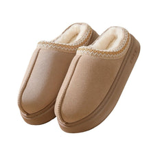 Tofflor i mocka med mjuk innesida, beige ovandel och bruna sulor