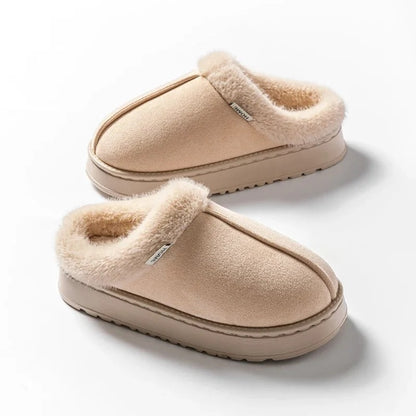 Tofflor, slip-on, beige med beige fuskpäls och ljusbrun sula.