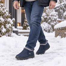Varmfodrade slip-on skor i mörkblå med grå foder och tjock, greppvänlig sula