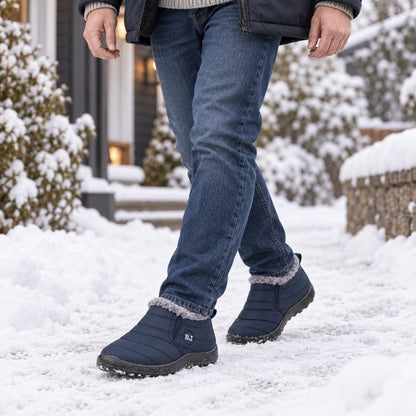 Varmfodrade slip-on skor i mörkblå med grå foder och tjock, greppvänlig sula